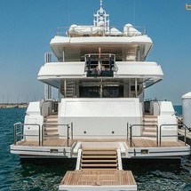 Majesty Yachts 135