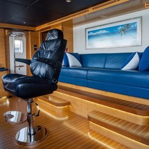 Majesty Yachts 135