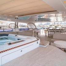 Majesty Yachts 135