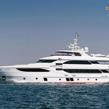 Majesty Yachts 135