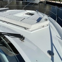 Cruisers Yachts 50 Cantius