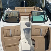 Sea Ray 220 Sundeck