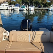 Sea Ray 220 Sundeck