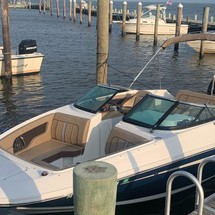 Sea Ray 220 Sundeck