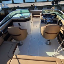 Sea Ray 220 Sundeck