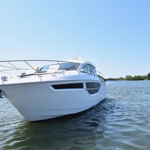 Cruisers Yachts 42 Cantius