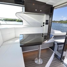 Cruisers Yachts 42 Cantius