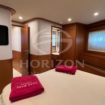 Ferretti Altura 840