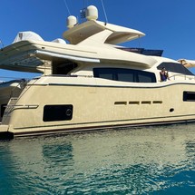 Ferretti Altura 840