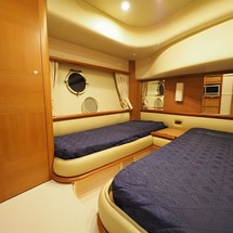 Azimut 62E