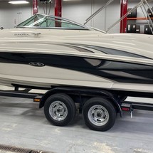 Sea Ray 220 Sundeck