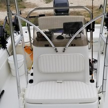 Hydra-sports bay bolt 2000 center console