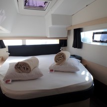 Fountaine Pajot Lucia 40