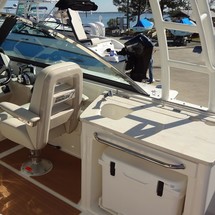 Boston Whaler 270 Vantage