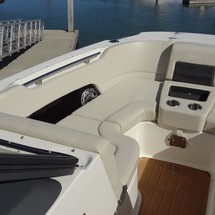 Boston Whaler 270 Vantage