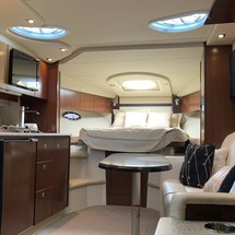 Cruisers Yachts 330 Express