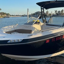 Chaparral 230 SunCoast