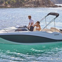 Quicksilver Activ 555 Cabin