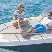 Quicksilver Activ 755 Sundeck