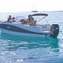 Quicksilver Activ 755 Sundeck