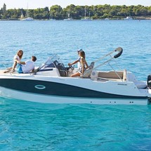 Quicksilver Activ 755 Sundeck