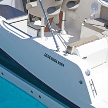 Quicksilver Activ 755 Sundeck