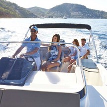 Quicksilver Activ 755 Sundeck