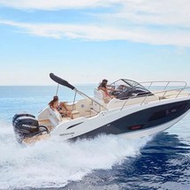 Quicksilver Activ 875 Sundeck