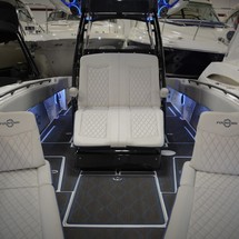 Fountain 38 center console te