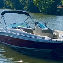 Sea Ray 220 Sundeck