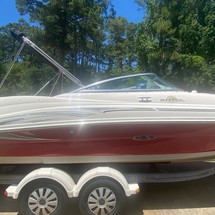 Sea Ray 220 Sundeck