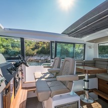 Axopar 37 Cabin