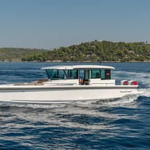 Axopar 37 Cabin