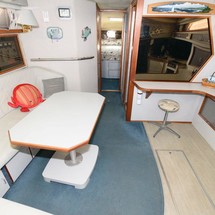 Sea ray 390 express cruiser