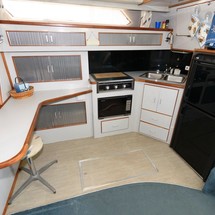 Sea ray 390 express cruiser