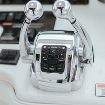 Sea Ray 390 Sedan Bridge