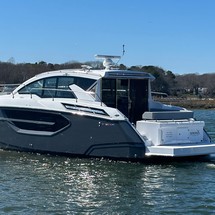 Cruisers Yachts 42 Cantius