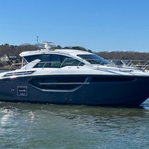 Cruisers Yachts 42 Cantius