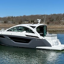 Cruisers Yachts 50 Cantius