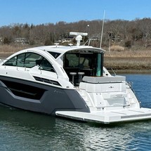 Cruisers Yachts 50 Cantius