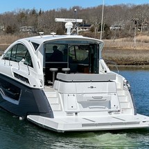 Cruisers Yachts 50 Cantius