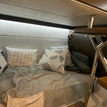 Cruisers Yachts Intercruiser 34