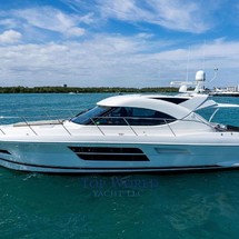 Riviera 5000 Sport Yacht