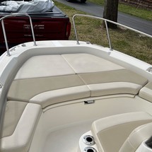 Boston Whaler 210 Dauntless