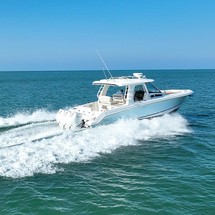 Boston Whaler 350 Realm