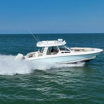 Boston Whaler 350 Realm