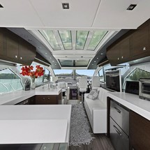 Cruisers Yachts 60 Cantius