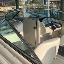 Sea Ray 240 Sundeck