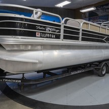 Sun Tracker Fishin Barge 24 DLX