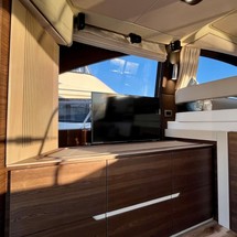 Azimut 50 Fly Galley Up